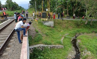 3 Remaja Tertabrak Kereta Api di Jember, Nyawanya Tak Tertolong