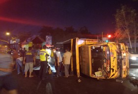 Truk Terguling di Jombang, Arus Lalu Lintas Surabaya-Madiun Tersendat