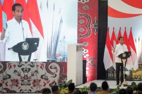 Foto: Presiden Jokowi Serahkan Sertipikat Tanah untuk Warga Jatim