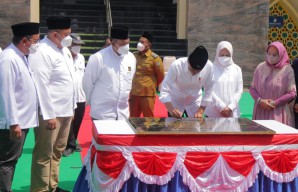 Presiden Jokowi Resmikan Masjid Akbar Moed'har Arifin di Gresik