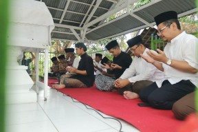 Jelang Hari Jadi ke-828 Trenggalek, Mas Ipin Ziarahi ke Makam Leluhur