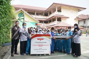 Dukung Percepatan Digitalisasi Sekolah, Wook Bagikan Puluhan Monitor