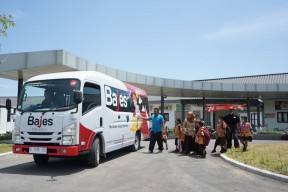 Siswa Senang Naik Bajes, Solusi Mas Dhito untuk Pelajar Terdampak Bandara Kediri
