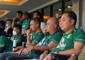 Ahmad Dhani Mbonek Bareng Wali Kota Eri Cahyadi Nonton Persebaya di GBT