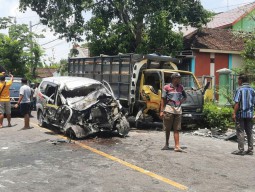 5 Fakta Avanza Hantam Truk di Boureno Bojonegoro