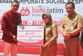 Mantab! Bank Jatim Bantu Revitalisasi Alun-alun Jombang Lewat Program CSR