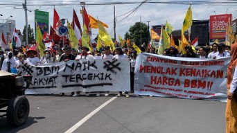 Aliansi Cipayung Plus Jember Demo Tolak Kenaikan BBM Bersubsidi