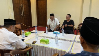 Ditemani Guntur Romli, Eko Kuntadhi Tiba di Pondok Lirboyo Kediri