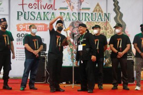 Pecinta Barang Antik Antusias Serbu Festival Pusaka di Pasuruan