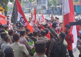 Unjuk Rasa Sempat Ricuh, Massa GMNI Akhirnya Ditemui Ketua DPRD Jombang