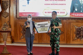 Pemkot Mojokerto Serahkan Hibah 18 Motor 2 Mobil Operasional ke Kodim 0815