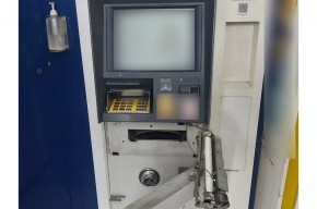 Komplotan Bandit Bobol Mesin ATM di Indomaret Baypass Krian, Sidoarjo