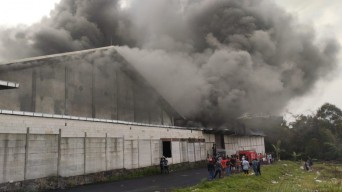 Pabrik Kertas di Kabupaten Malang Terbakar sejak Jumat, Kerugian Capai 25 Miliar