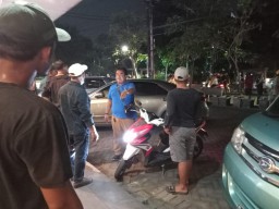 Terhalang Palang Pintu Kereta Api, Pencuri Motor di Surabaya Nyemplung Sungai