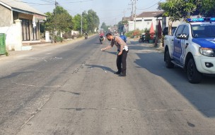 Senggol Mobil, Jatuh Ditabrak Truk, Pemotor Sport Tewas di Mojokerto