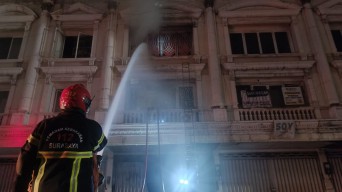 Ruko Tempat Penjualan Suku Cadang Mobil di Kedungdoro, Surabaya Terbakar