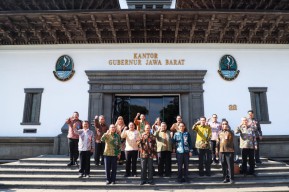 Aktivitas Peserta PKN II Jatim saat Tour Visitasi Kepemimpinan di Jabar