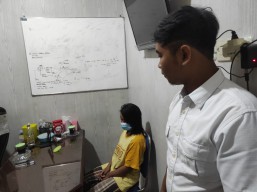 Cerita Pilu Ibu Muda Terpaksa Mencuri Motor di Depan Minimarket