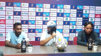 Ditahan Imbang Gresik United, Pelatih Persela Lamongan Malu dan Kecewa