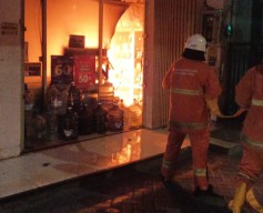 Mesin Kasir Korslet, Minimarket di Surabaya Terbakar