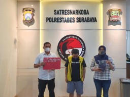 Ibu Rumah Tangga Bertato Asal Bendul Merisi Surabaya Tertangkap Edarkan Sabu