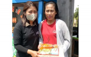 Kafe di Kediri Bagikan Sembako untuk Warga Lereng Gunung Wilis
