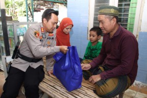 Penderita Glaukoma Sering Ditipu Saat Berjualan, Begini Aksi Kapolres Bangkalan