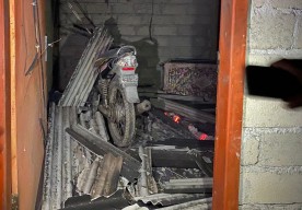 Warga Muncar Banyuwangi Bakar Rumah Sendiri