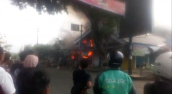 Pasar Dungus Madiun Kebakaran, Pemadaman Masih Dilakukan