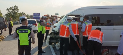 Dua Mobil Kecelakaan di Tol Jombang, 1 Orang Meninggal Dunia