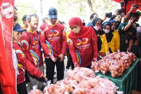 Gubernur Khofifah: Pasar Murah Ikhtiar Pengendalian Inflasi Dampak Kenaikan BBM