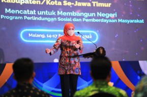 Khofifah Ajak Bupati-Wali Kota Wujudkan Satu Data Perlindungan Sosial