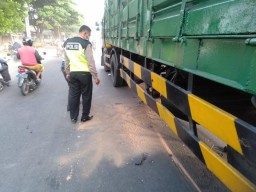 Usai Tabrak Bus, Pemotor di Pasuruan Terlindas Truk Tronton Hingga Meninggal