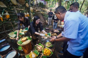Destinasi Wisata Trawas Ini Sajikan Sensasi Hotel  Bintang di Tengah Hutan Pinus