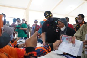 Mas Dhito Pantau Langsung Penyaluran BLT BBM, Pastikan Tepat Sasaran