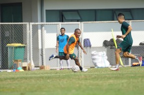 Persik Bawa 23 Pemain Termasuk Ferinando Pahabol ke Kandang Barito Putera