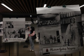 Foto: Bernostalgia dengan Srimulat di Alun-alun Surabaya