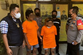 Pasangan ini Masuk Musala Usai Pesta Miras, Ternyata Curi Motor Jemaah, Tapi...