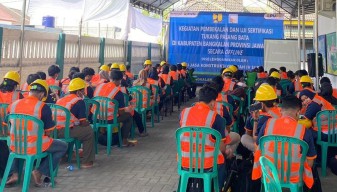 Kementerian PUPR Tingkatkan Keahlian Ratusan Kuli Bangunan di Bangkalan