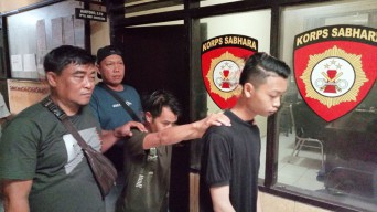 Pengedar Pil Koplo di Pasuruan Disergap Polisi saat Transaksi dalam Kafe
