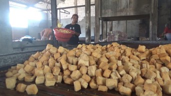 Siasat Pengusaha Tahu Hadapi Harga Kedelai Naik dan Tak Stabil