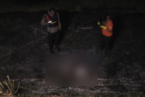 Pensiunan PNS Tewas Diduga Terbakar di Tepi Sungai Medokan Semampir Surabaya