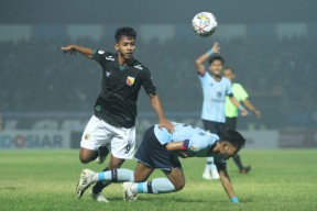 Pelatih Persela Akui Lini Belakang Terlalu Longgar Sejak Dua Laga Awal