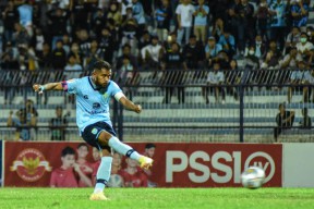 Pilihan Pembaca: Foto Persela Vs GU, Ternak Piton, Produksi Kutang Jadul