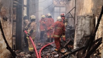 Rumah Terbakar di Surabaya, Balita Diselamatkan Aksi Heroik Satpam Kampung