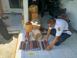 Petugas Bea Cukai Blitar Amankan Ribuan Batang Rokok Ilegal di Tulungagung