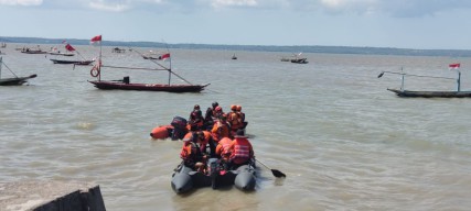 Nelayan Surabaya yang Dilaporkan Hilang Ditemukan Selamat di Perairan Madura