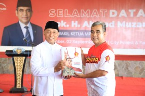 Sekjen Gerindra: Prabowo Bertekad Bangkitkan Era Petani di 2024