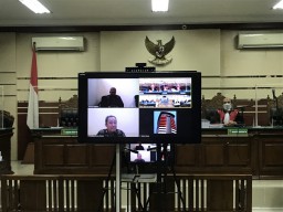 Panitera Pengganti dan Advokat di Surabaya Dituntut 4 Tahun Penjara terkait Suap