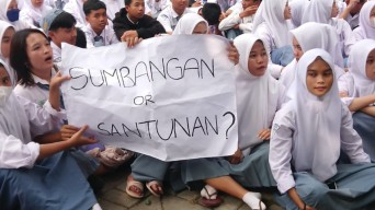 Siswa SMKN 1 Boyolangu Tulungagung Gelar Unjuk Rasa Tolak Tarikan Sumbangan